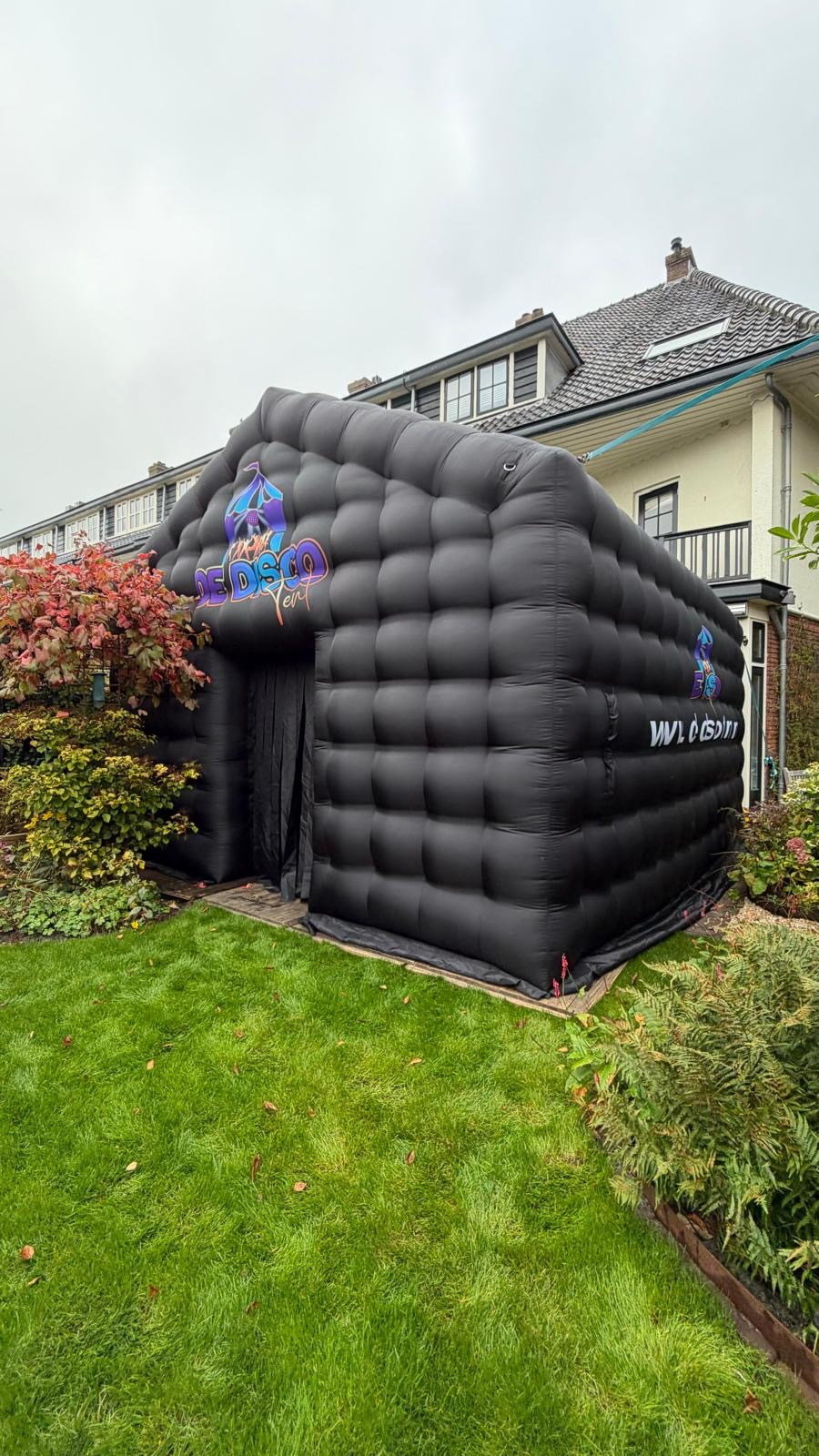 Tent in de tuin - bekijk meer op Instagram @dediscotent